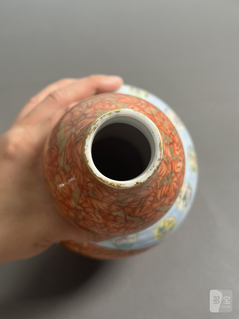 民国  木纹釉粉彩皮球花包袱瓶 - 图13